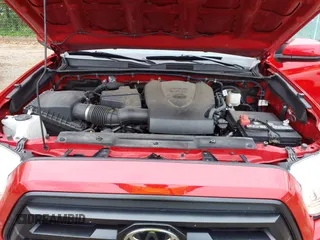 2021 Toyota Tacoma SR z VIN 3TMCZ5AN6MM444433, wystawiony jako IAAI lot #42260193 z przebiegiem 47 351 mil mil oraz . Historia ofert i sprzedaży dostępna na DreamBid. Obrazek 10.