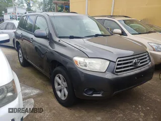 2010 Toyota Highlander z VIN 5TDZK3EH1AS010097, wystawiony jako Copart lot #54011725 z przebiegiem 228 242 mil mil oraz Czysty tytuł • Clean title. Historia ofert i sprzedaży dostępna na DreamBid. Obrazek 1.