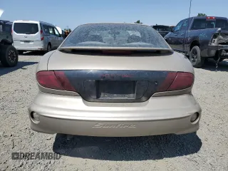 2002 Pontiac Sunfire SE z VIN 1G2JB124327288986, wystawiony jako Copart lot #64072634 z przebiegiem 122 306 mil mil oraz Szkody całkowita. Historia ofert i sprzedaży dostępna na DreamBid. Obrazek 6.