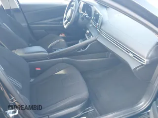 2023 Hyundai Elantra SEL z VIN KMHLM4AG3PU453371, wystawiony jako IAAI lot #41239165 z przebiegiem 40 980 mil mil oraz . Historia ofert i sprzedaży dostępna na DreamBid. Obrazek 5.