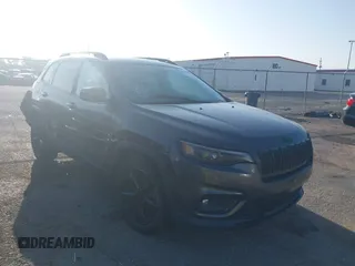 2019 Jeep Cherokee Latitude Plus z VIN 1C4PJLLN9KD303312, wystawiony jako IAAI lot #42224128 z przebiegiem 67 139 mil mil oraz . Historia ofert i sprzedaży dostępna na DreamBid. Obrazek 1.
