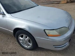1996 Lexus ES 300 with VIN JT8BF12G6T0185262, listed as a IAAI auction lot 41526181 with 1 mi miles. Bid and sale history available at carsss.com. Image 6.