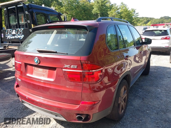 2013 BMW X5 xDrive35i z VIN 5UXZV4C50D0E14524, wystawiony jako IAAI lot #40151434 z przebiegiem 92 871 mil mil oraz . Historia ofert i sprzedaży dostępna na DreamBid. Obrazek 4.