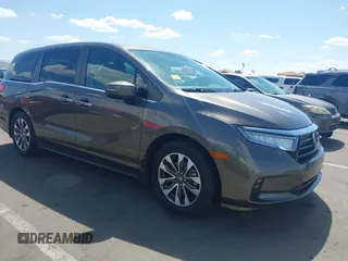 2023 Honda Odyssey EX-L z VIN 5FNRL6H68PB028702, wystawiony jako IAAI lot #42072936 z przebiegiem 28 130 mil mil oraz . Historia ofert i sprzedaży dostępna na DreamBid. Obrazek 1.