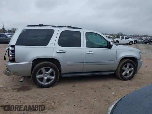 2014 Chevrolet Tahoe LTZ z VIN 1GNSCCE04ER159110, wystawiony jako IAAI lot #41615653 z przebiegiem 171 422 mil mil oraz . Historia ofert i sprzedaży dostępna na DreamBid. Obrazek 13.