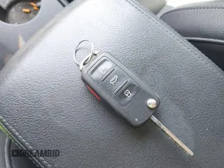 2018 Volkswagen Passat S z VIN 1VWAA7A39JC006444, wystawiony jako IAAI lot #42233008 z przebiegiem 136 828 mil mil oraz . Historia ofert i sprzedaży dostępna na DreamBid. Obrazek 11.
