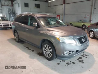 2016 Nissan Pathfinder SL z VIN 5N1AR2MM1GC623358, wystawiony jako IAAI lot #42805510 z przebiegiem 131 777 mil mil oraz . Historia ofert i sprzedaży dostępna na DreamBid. Obrazek 1.