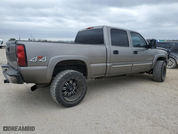 2006 Chevrolet Silverado 2500HD LT2 with VIN 1GCHK23D86F197884, listed as a Copart auction lot 44274085 with 272,875 mi miles and Salvage Title. Bid and sale history available at carsss.com. Image 3.