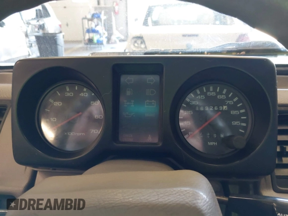 1991 Isuzu Trooper z VIN JACCH58R8M7902476, wystawiony jako IAAI lot #41893980 z przebiegiem 169 269 mil mil oraz . Historia ofert i sprzedaży dostępna na DreamBid. Obrazek 7.