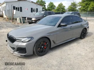 2022 BMW 5 Series M550i xDrive z VIN WBA13BK05NCL05145, wystawiony jako Copart lot #70006474 z przebiegiem 17 465 mil mil oraz Szkoda całkowita • Salvage title. Historia ofert i sprzedaży dostępna na DreamBid. Obrazek 1.