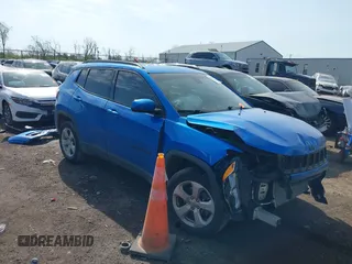 2019 Jeep Compass Latitude z VIN 3C4NJDBB9KT713896, wystawiony jako IAAI lot #42055180 z przebiegiem 67 025 mil mil oraz . Historia ofert i sprzedaży dostępna na DreamBid. Obrazek 1.