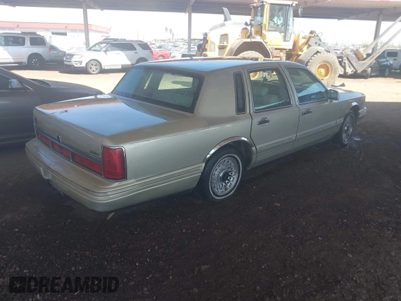 1997 Lincoln Town Car Executive z VIN 1LNLM81W6VY743706, wystawiony jako IAAI lot #41994092 z przebiegiem 265 604 mil mil oraz . Historia ofert i sprzedaży dostępna na DreamBid. Obrazek 4.