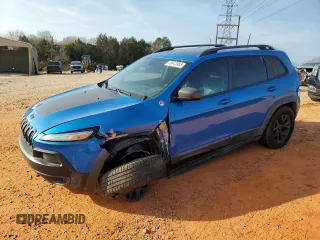 2017 Jeep Cherokee Trailhawk z VIN 1C4PJMBB6HW598718, wystawiony jako Copart lot #43443085 z przebiegiem 146 974 mil mil oraz Szkoda całkowita • Salvage title. Historia ofert i sprzedaży dostępna na DreamBid. Obrazek 1.