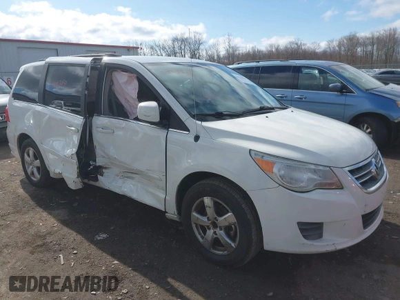 2011 Volkswagen Routan SE z VIN 2V4RW3DG9BR717557, wystawiony jako IAAI lot #41923050 z przebiegiem 155 797 mil mil oraz . Historia ofert i sprzedaży dostępna na DreamBid. Obrazek 1.