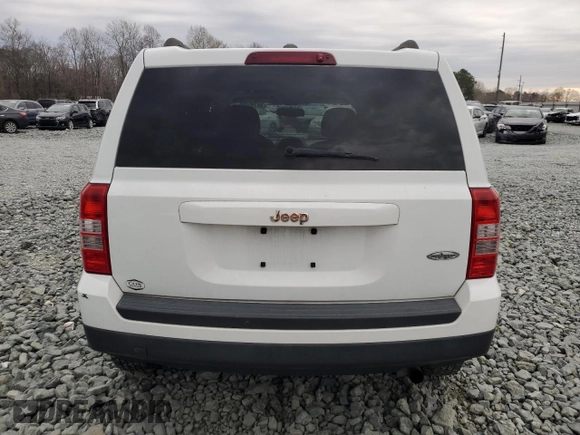 2014 Jeep Patriot Latitude z VIN 1C4NJPFA2ED928050, wystawiony jako Copart lot #50195295 z przebiegiem 130 437 mil mil oraz Szkoda całkowita • Salvage title. Historia ofert i sprzedaży dostępna na DreamBid. Obrazek 6.