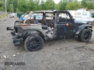 2023 Jeep Wrangler Sahara z VIN 1C4JJXP66PW698724, wystawiony jako Copart lot #55587825 z przebiegiem Nie podano mil oraz Nie do naprawy • Non repairable. Historia ofert i sprzedaży dostępna na DreamBid. Obrazek 3.