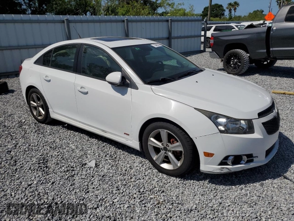 2014 Chevrolet Cruze 2LT z VIN 1G1PE5SB8E7238813, wystawiony jako Copart lot #54631475 z przebiegiem 130 776 mil mil oraz Czysty tytuł • Clean title. Historia ofert i sprzedaży dostępna na DreamBid. Obrazek 4.