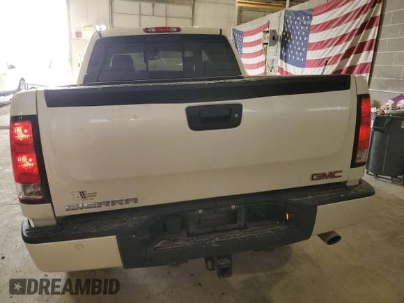 2013 GMC Sierra 1500 Denali z VIN 3GTP2XE25DG236818, wystawiony jako Copart lot #46069095 z przebiegiem 156 354 mil mil oraz Szkoda całkowita • Salvage title. Historia ofert i sprzedaży dostępna na DreamBid. Obrazek 6.