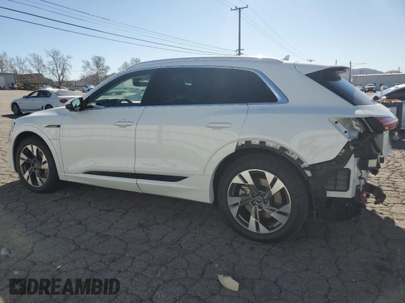 2021 Audi e-tron Prestige z VIN WA1VAAGE8MB040051, wystawiony jako Copart lot #46356155 z przebiegiem 33 501 mil mil oraz Szkody całkowita. Historia ofert i sprzedaży dostępna na DreamBid. Obrazek 2.