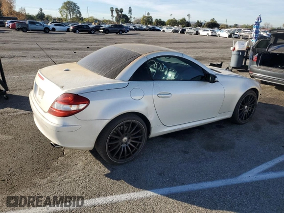 2007 Mercedes-Benz SLK-Class 3.0L with VIN WDBWK54F67F152564, listed as a Copart auction lot 41885365 with 136,566 mi miles and Salvage Title. Bid and sale history available at carsss.com. Image 3.