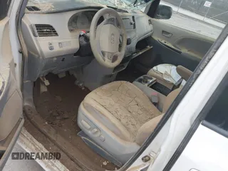 2014 Toyota Sienna LE AAS с VIN 5TDKK3DCXES512006, выставлен на аукционе IAAI как лот 41721093 с пробегом Не указан миль и . История ставок и продаж доступна на DreamBid. Изображение 6.