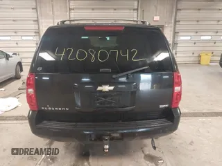 2008 Chevrolet Suburban LT w/3LT with VIN 1GNFK16388J153783, listed as a IAAI auction lot 42080742 with 301,158 mi miles. Bid and sale history available at carsss.com. Image 16.