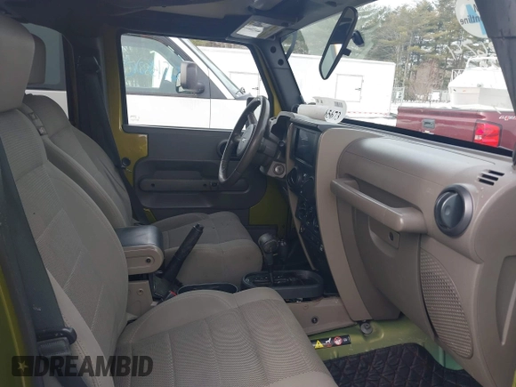 2007 Jeep Wrangler Unlimited Sahara z VIN 1J4GA59137L147257, wystawiony jako IAAI lot #41565673 z przebiegiem 187 982 mil mil oraz . Historia ofert i sprzedaży dostępna na DreamBid. Obrazek 5.