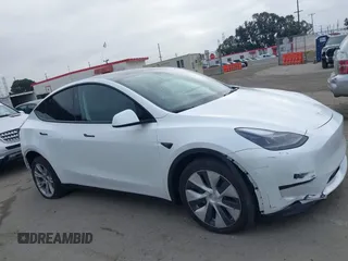 2024 Tesla Model Y Long Range with VIN 7SAYGDEEXRF059620, listed as a IAAI auction lot 42190425 with 16,682 mi miles. Bid and sale history available at carsss.com. Image 13.