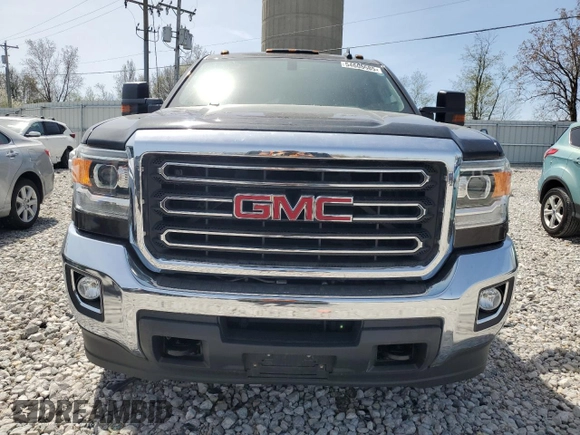2018 GMC Sierra 2500HD SLE z VIN 1GT22SEG9JZ321603, wystawiony jako Copart lot #54608685 z przebiegiem 79 638 mil mil oraz Czysty tytuł • Clean title. Historia ofert i sprzedaży dostępna na DreamBid. Obrazek 5.