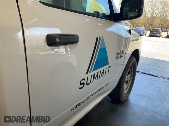 2017 Ram 1500 Tradesman с VIN 3C6JR6DG0HG776907, выставлен на аукционе IAAI как лот 42743426 с пробегом 162 492 миль миль и . История ставок и продаж доступна на DreamBid. Изображение 6.