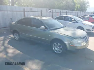 2002 Volkswagen Passat GLX z VIN WVWTH63B62P186093, wystawiony jako IAAI lot #42371353 z przebiegiem 133 482 mil mil oraz . Historia ofert i sprzedaży dostępna na DreamBid. Obrazek 1.