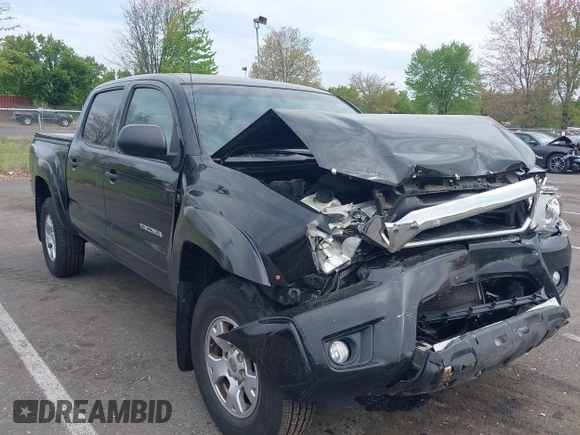 2013 Toyota Tacoma z VIN 3TMLU4EN5DM107819, wystawiony jako IAAI lot #42167593 z przebiegiem 196 714 mil mil oraz . Historia ofert i sprzedaży dostępna na DreamBid. Obrazek 1.