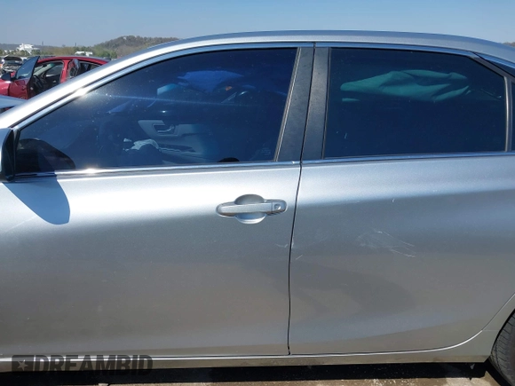 2015 Toyota Camry XLE with VIN 4T1BF1FK4FU005933, listed as a IAAI auction lot 41890133 with 57,114 mi miles. Bid and sale history available at carsss.com. Image 14.