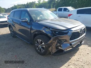 2023 Toyota Highlander L z VIN 5TDKDRAH6PS039527, wystawiony jako IAAI lot #42165200 z przebiegiem 27 350 mil mil oraz . Historia ofert i sprzedaży dostępna na DreamBid. Obrazek 1.