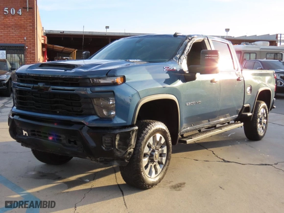 2024 Chevrolet Silverado 2500HD Custom with VIN 2GC4YME76R1216282, listed as a Copart auction lot 46475505 with 6,759 mi miles and Salvage Title. Bid and sale history available at carsss.com. Image 2.