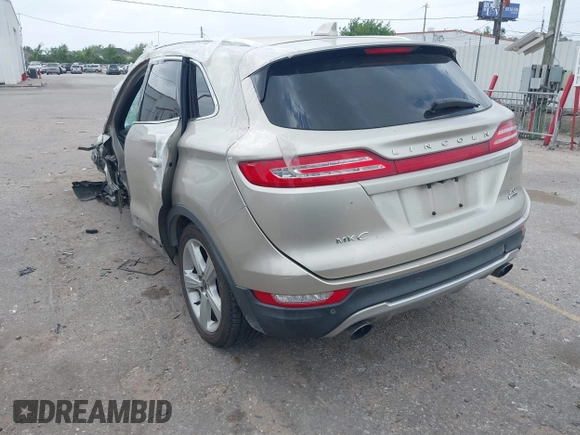 2015 Lincoln MKC z VIN 5LMCJ1A92FUJ19837, wystawiony jako IAAI lot #41948224 z przebiegiem Nie podano mil oraz . Historia ofert i sprzedaży dostępna na DreamBid. Obrazek 3.