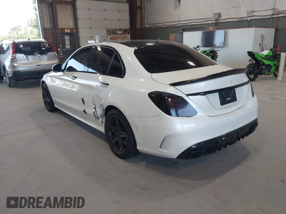 2016 Mercedes-Benz C 450 AMG z VIN 55SWF6EB7GU132348, wystawiony jako IAAI lot #42579809 z przebiegiem 180 873 mil mil oraz . Historia ofert i sprzedaży dostępna na DreamBid. Obrazek 3.