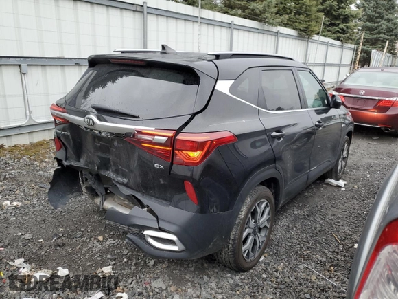 2021 Kia Seltos EX with VIN KNDERCAA1M7142522, listed as a Copart auction lot 50366095 with 36,546 mi miles and Salvage Title. Bid and sale history available at carsss.com. Image 3.
