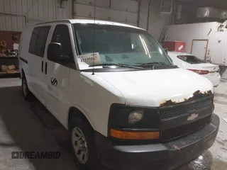 2010 Chevrolet Express Cargo z VIN 1GCUGADX1A1113221, wystawiony jako IAAI lot #42155867 z przebiegiem Nie podano mil oraz . Historia ofert i sprzedaży dostępna na DreamBid. Obrazek 1.