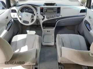 2012 Toyota Sienna с VIN 5TDZK3DCXCS198708, выставлен на аукционе Copart как лот 62806745 с пробегом 172 460 миль миль и Списание • Salvage title. История ставок и продаж доступна на DreamBid. Изображение 8.