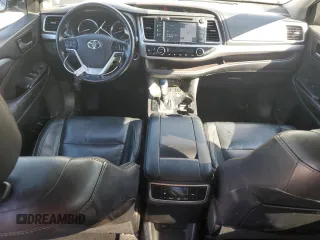 2017 Toyota Highlander XLE with VIN 5TDJZRFHXHS444894, listed as a Copart auction lot 61237735 with 151,073 mi miles and Salvage title. Bid and sale history available at DreamBid. Image 8.