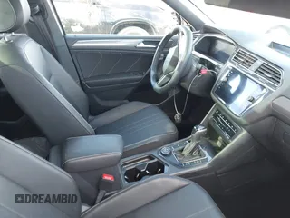 2022 Volkswagen Tiguan SE R-Line Black with VIN 3VV8B7AX4NM154637, listed as a IAAI auction lot 42058531 with 39,597 mi miles and . Bid and sale history available at DreamBid. Image 5.