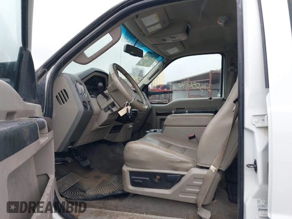 2010 Ford F-250 XL z VIN 1FTSW2B52AEB33231, wystawiony jako IAAI lot #37505696 z przebiegiem 277 288 mil mil oraz . Historia ofert i sprzedaży dostępna na DreamBid. Obrazek 5.