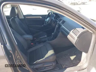 2017 Volkswagen Passat R-Line z VIN 1VWDT7A31HC050245, wystawiony jako IAAI lot #41981476 z przebiegiem 114 246 mil mil oraz . Historia ofert i sprzedaży dostępna na DreamBid. Obrazek 5.