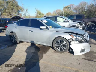 2022 Nissan Altima 2.5 SV with VIN 1N4BL4DV9NN380713, listed as a IAAI auction lot 40727975 with 47,896 mi miles. Bid and sale history available at carsss.com. Image 13.