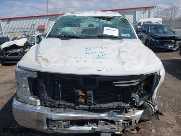2017 Ford Super Duty F-250 SRW Lariat with VIN 1FT7W2B66HEC64879, listed as a IAAI auction lot 41950847 with 121,700 mi miles. Bid and sale history available at carsss.com. Image 6.