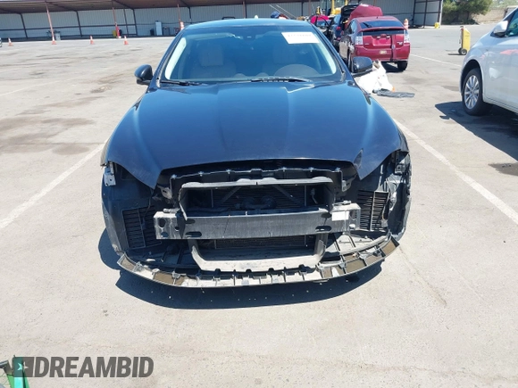 2016 Jaguar XJ Portfolio z VIN SAJWA2G76G8V97013, wystawiony jako IAAI lot #42239189 z przebiegiem Nie podano mil oraz . Historia ofert i sprzedaży dostępna na DreamBid. Obrazek 6.
