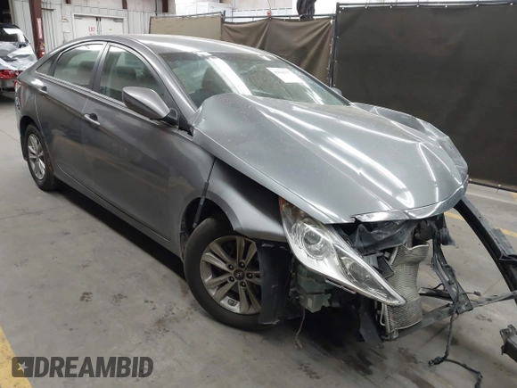 2013 Hyundai Sonata GLS z VIN 5NPEB4AC7DH620868, wystawiony jako IAAI lot #42044355 z przebiegiem 96 671 mil mil oraz . Historia ofert i sprzedaży dostępna na DreamBid. Obrazek 1.