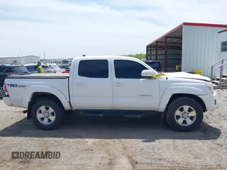 2015 Toyota Tacoma with VIN 3TMLU4EN2FM193142, listed as a IAAI auction lot 42189553 with 70,480 mi miles and . Bid and sale history available at DreamBid. Image 14.