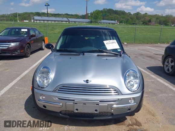 2003 MINI Hardtop z VIN WMWRC334X3TC43283, wystawiony jako IAAI lot #42112892 z przebiegiem 87 513 mil mil oraz . Historia ofert i sprzedaży dostępna na DreamBid. Obrazek 11.